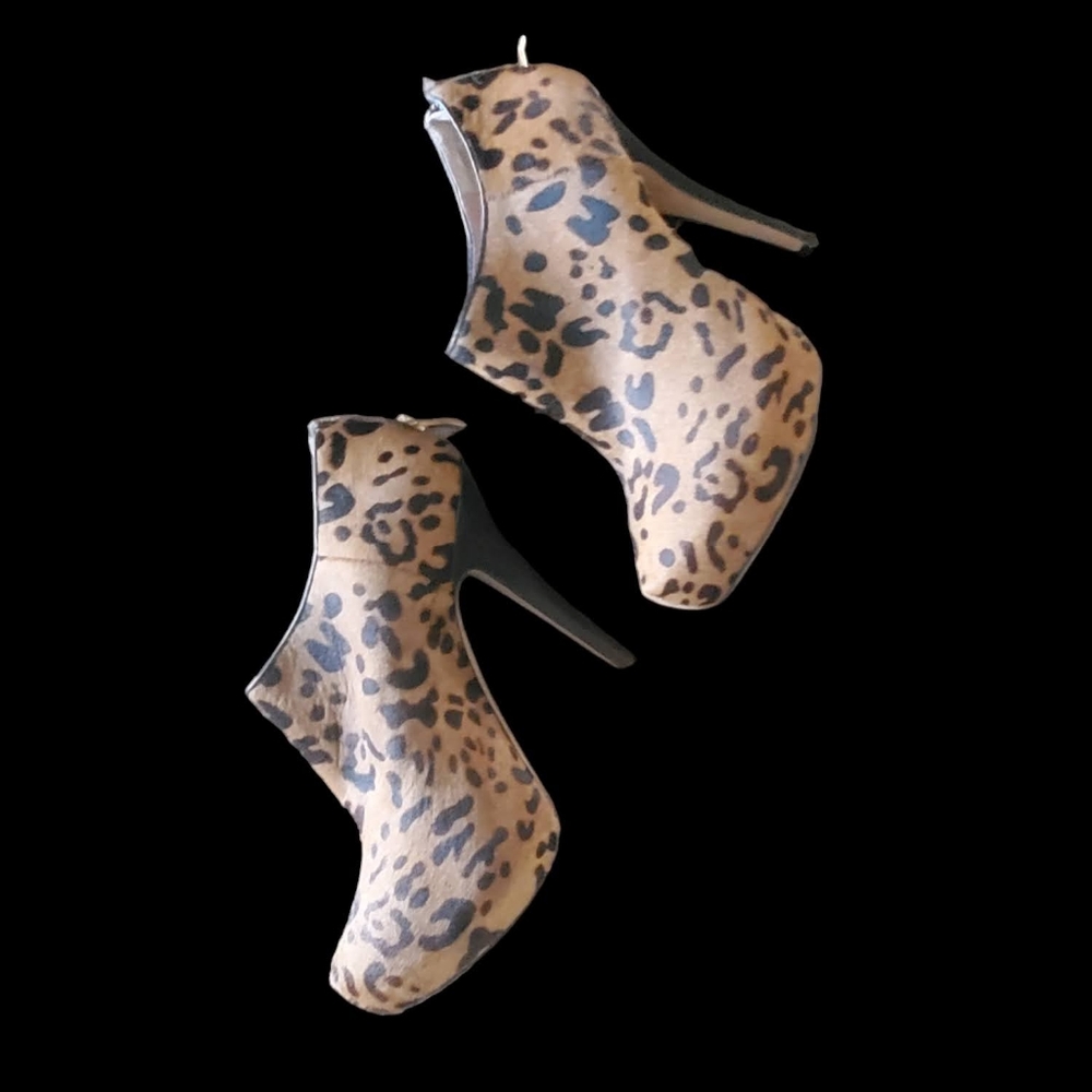 Vince Camuto Womens LeopardCheetah Print Pony Hair Stiletto Booties Brown Size 8